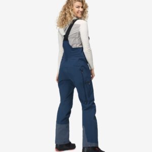 backdoor_grindelwald_skiing_norrona_tamok_gore-tex_pro-bib_pant_womens_indigo-night-blue_3